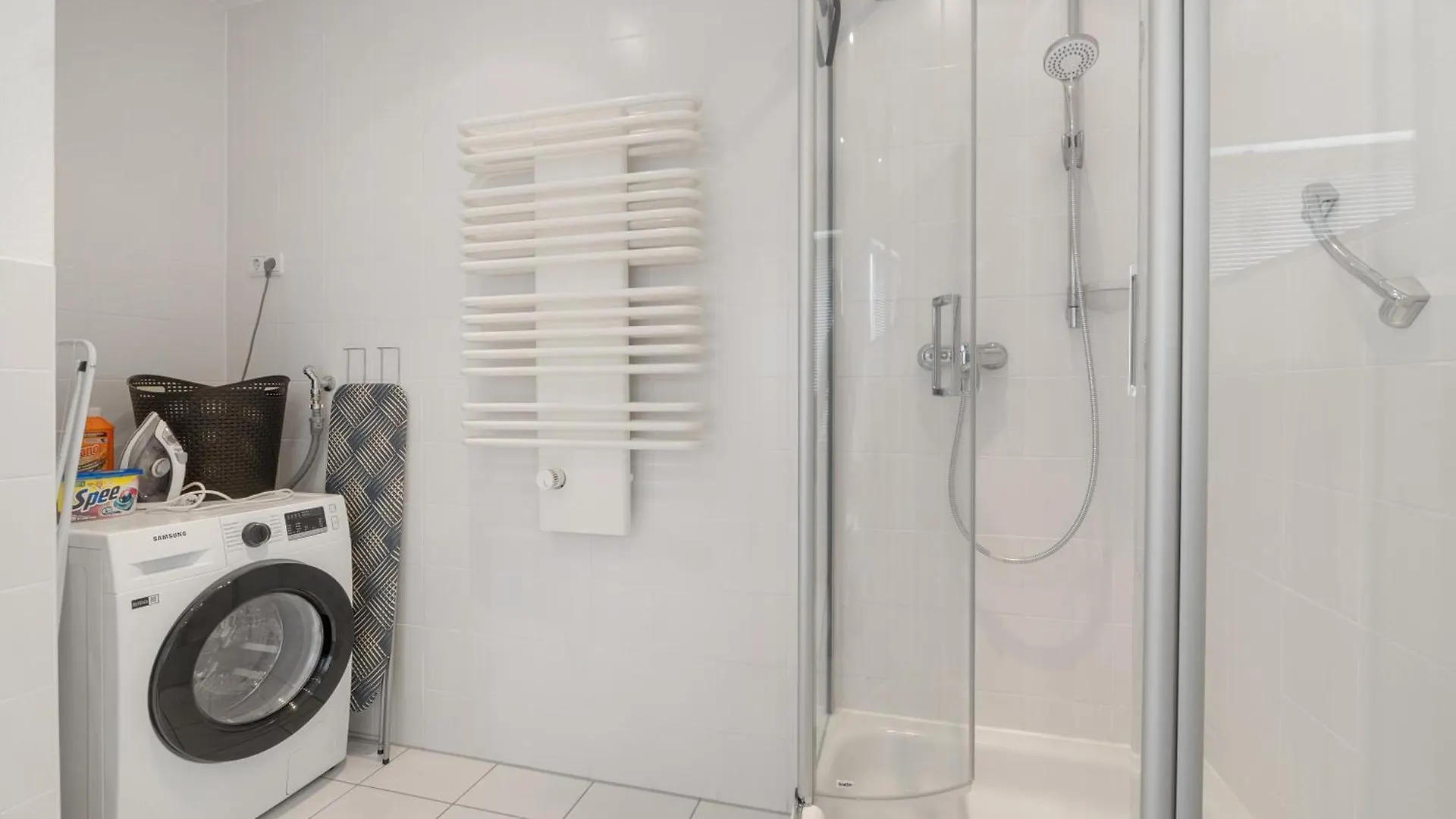 *Top* Grosse, Moderne & Zentrale Wohnung 3 Schlafzimmer - Naehe Zu Koeln: Dom, Messe, Flughafen, Lanxess-Arena Bergisch Gladbach Apartment