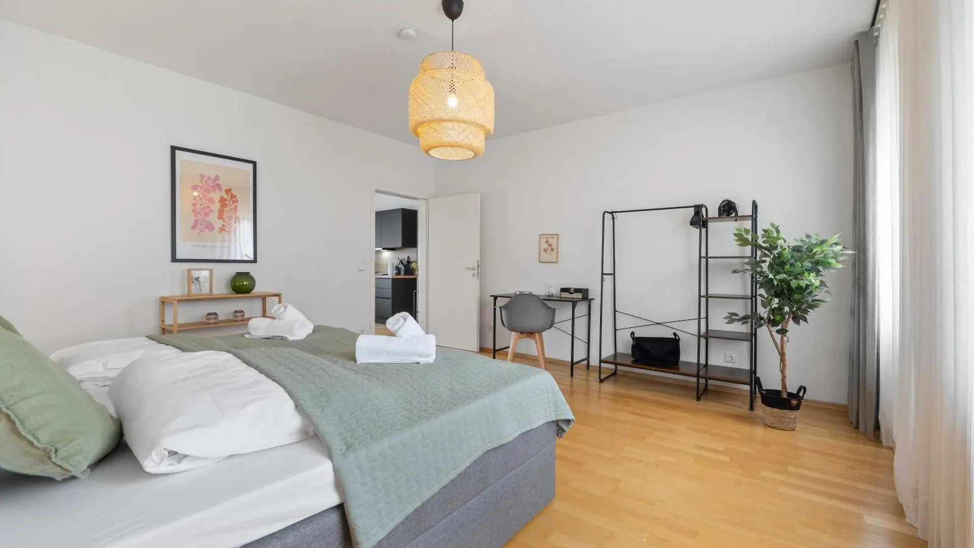 *Top* Grosse, Moderne & Zentrale Wohnung 3 Schlafzimmer - Naehe Zu Koeln: Dom, Messe, Flughafen, Lanxess-Arena Bergisch Gladbach 0*,  Germany