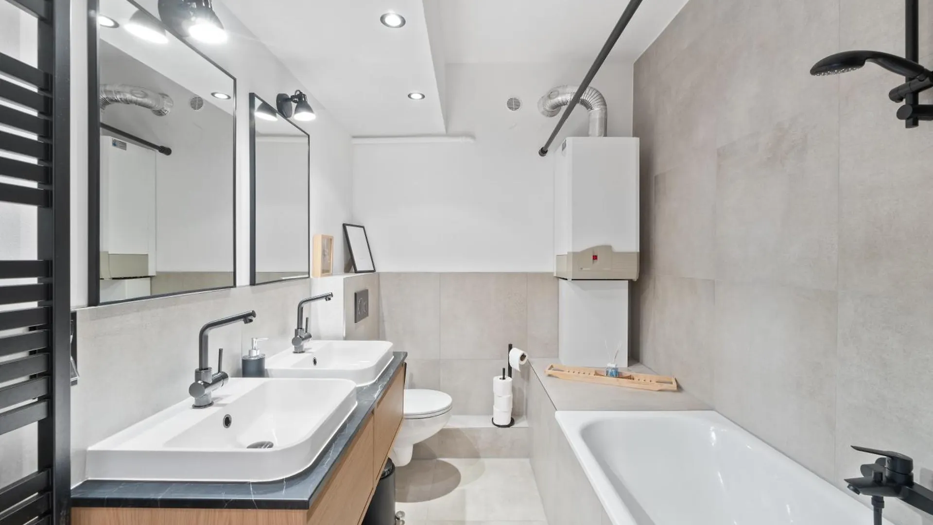 *Top* Grosse, Moderne & Zentrale Wohnung 3 Schlafzimmer - Naehe Zu Koeln: Dom, Messe, Flughafen, Lanxess-Arena Bergisch Gladbach 0*,  Germany