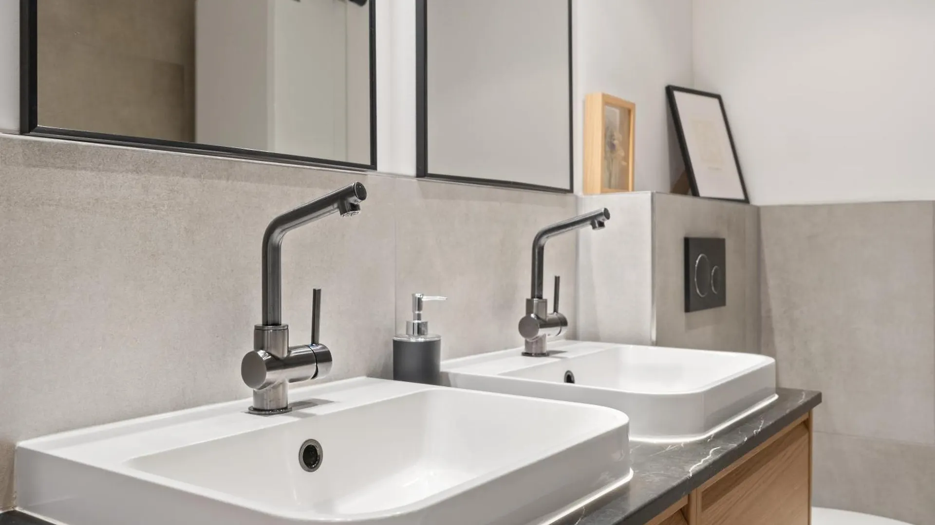 *Top* Grosse, Moderne & Zentrale Wohnung 3 Schlafzimmer - Naehe Zu Koeln: Dom, Messe, Flughafen, Lanxess-Arena Bergisch Gladbach